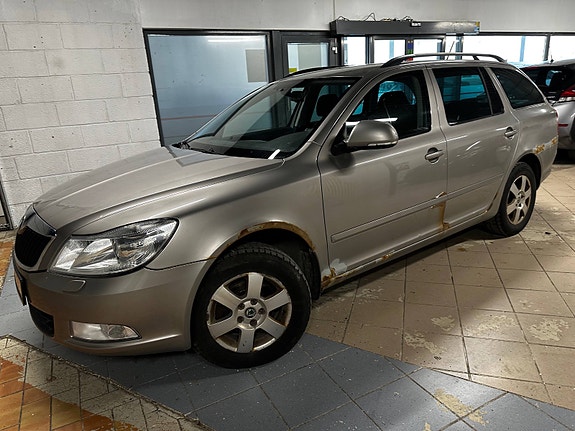 Skoda Octavia 2 of 5