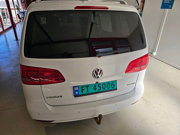 Volkswagen Touran 4 of 5