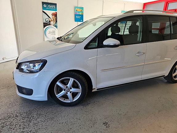 Volkswagen Touran 2 of 5