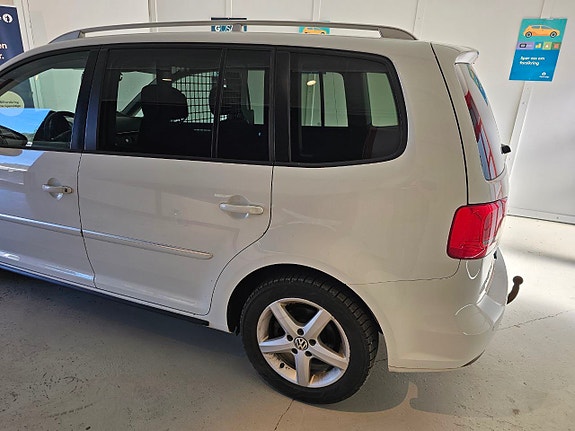 Volkswagen Touran 3 of 5