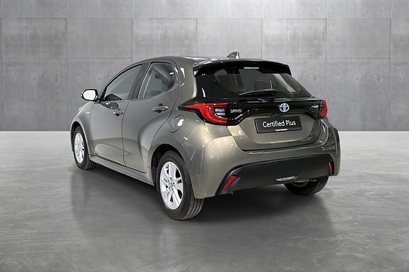 Toyota Yaris 4 of 5