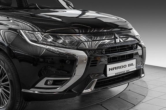 Mitsubishi Outlander 2 of 5