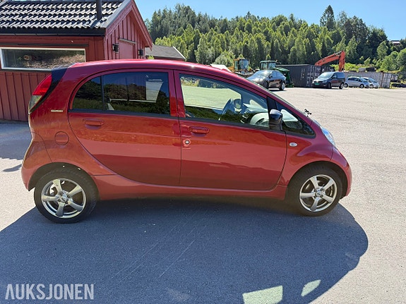 Peugeot Ion 2015 photo 5