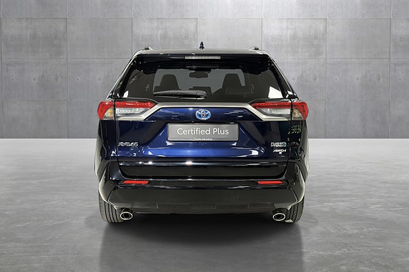 Toyota RAV4 Plug-in Hybrid 3 of 5