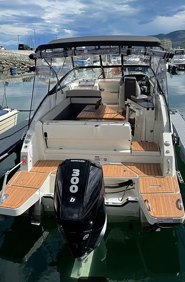 Uttern D77 Style upgrade Velutstyrt familiebåt med Mercury Verado 300 V8 2 of 25