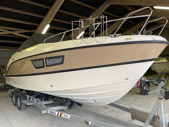 Uttern D77 Style upgrade Velutstyrt familiebåt med Mercury Verado 300 V8 7 of 25