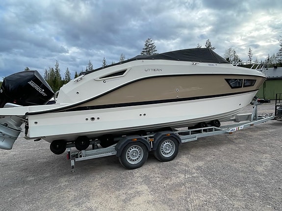 Uttern D77 Style upgrade Velutstyrt familiebåt med Mercury Verado 300 V8 4 of 25