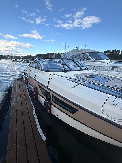 Uttern D77 Style upgrade Velutstyrt familiebåt med Mercury Verado 300 V8 17 of 25