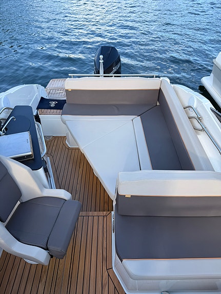 Uttern D77 Style upgrade Velutstyrt familiebåt med Mercury Verado 300 V8 25 of 25