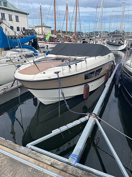 Uttern D77 Style upgrade Velutstyrt familiebåt med Mercury Verado 300 V8 3 of 25