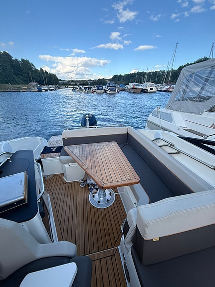 Uttern D77 Style upgrade Velutstyrt familiebåt med Mercury Verado 300 V8 15 of 25