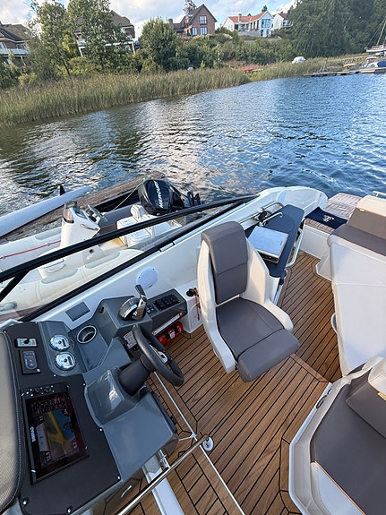 Uttern D77 Style upgrade Velutstyrt familiebåt med Mercury Verado 300 V8 23 of 25