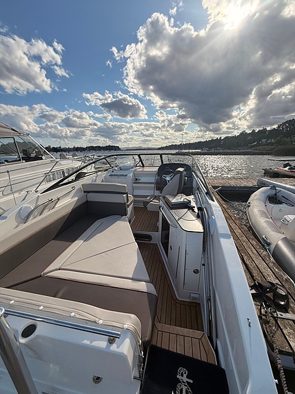 Uttern D77 Style upgrade Velutstyrt familiebåt med Mercury Verado 300 V8 22 of 25