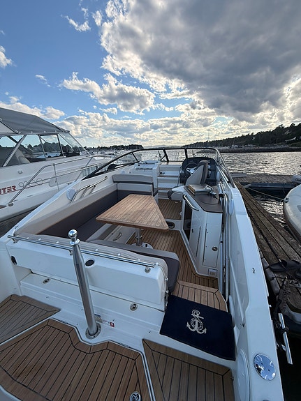 Uttern D77 Style upgrade Velutstyrt familiebåt med Mercury Verado 300 V8 14 of 25