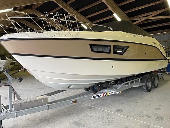 Uttern D77 Style upgrade Velutstyrt familiebåt med Mercury Verado 300 V8 8 of 25