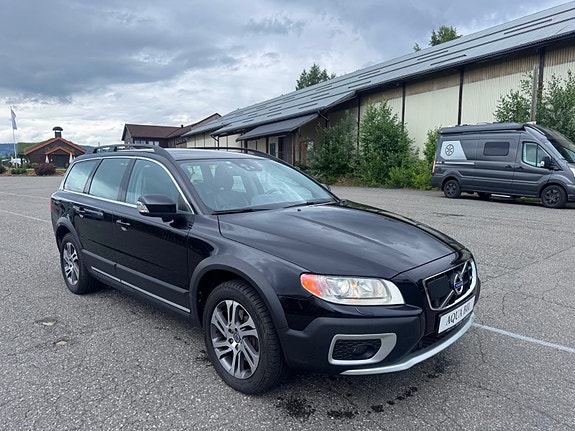 Volvo XC70 2 of 5