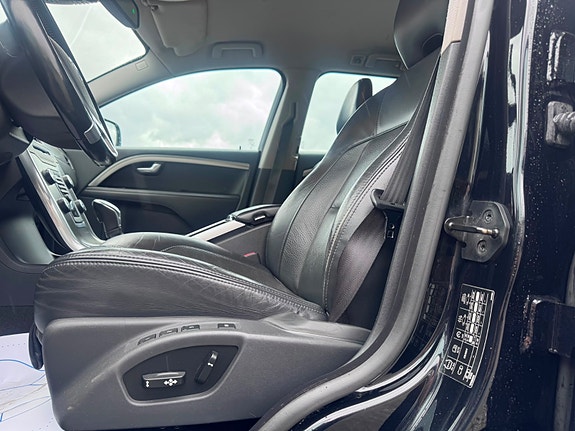 Volvo XC70 13 of 23