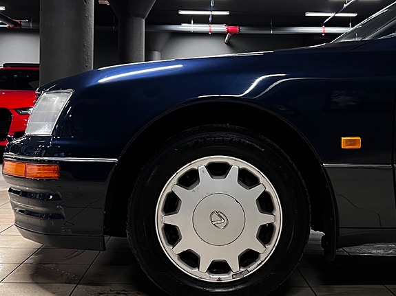 Lexus LS400 11 of 28