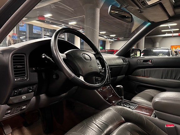 Lexus LS400 12 of 28