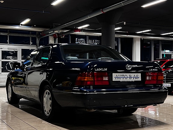 Lexus LS400 3 of 5