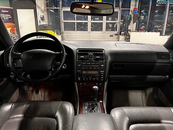 Lexus LS400 18 of 28