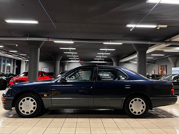 Lexus LS400 2 of 5