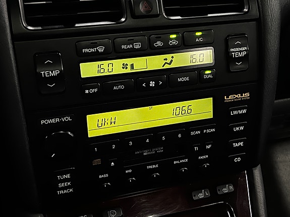 Lexus LS400 20 of 28