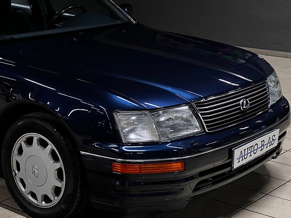 Lexus LS400 9 of 28