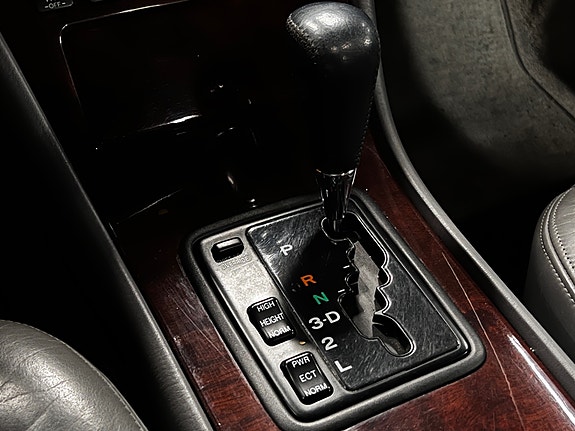 Lexus LS400 22 of 28