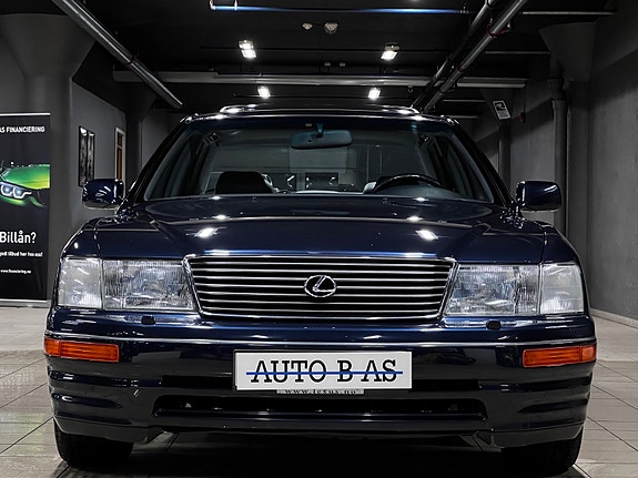 Lexus LS400 8 of 28