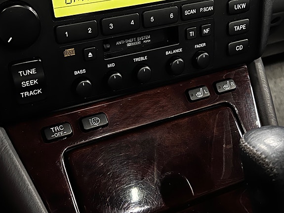 Lexus LS400 21 of 28