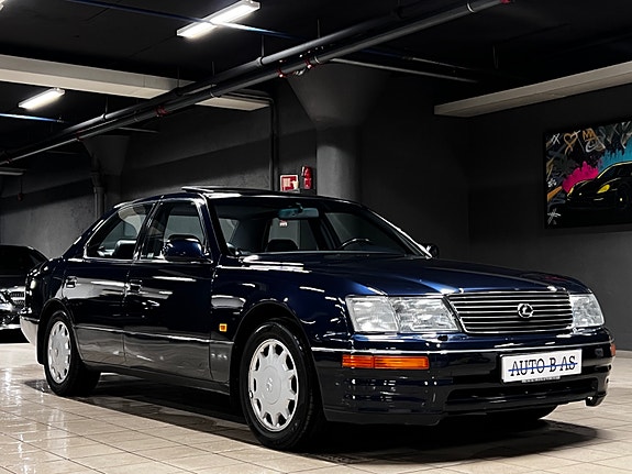 Lexus LS400 7 of 28