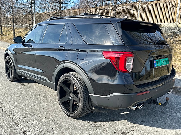 Ford Explorer 2 of 5
