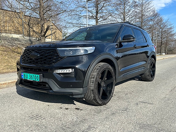 Ford Explorer 3 of 5