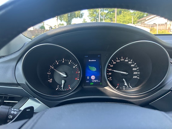 Toyota Avensis 3 of 5