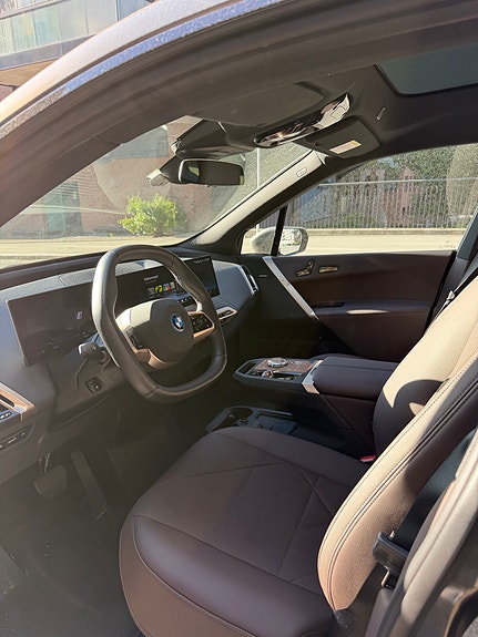 BMW iX 4 of 4