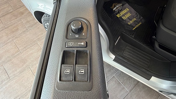 Volkswagen Caravelle 26 of 30