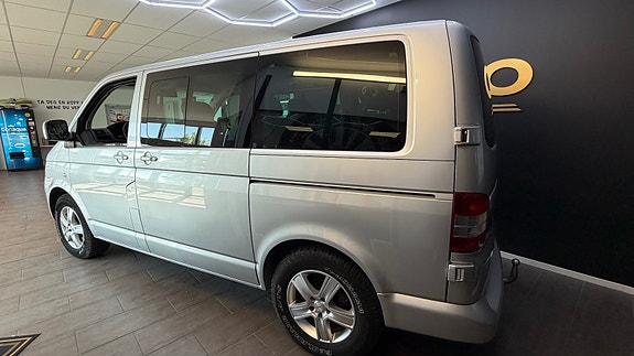 Volkswagen Caravelle 7 of 30