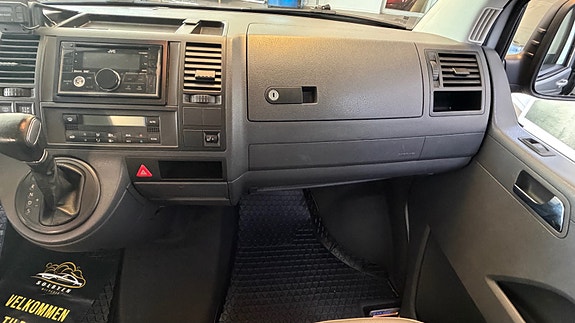 Volkswagen Caravelle 24 of 30