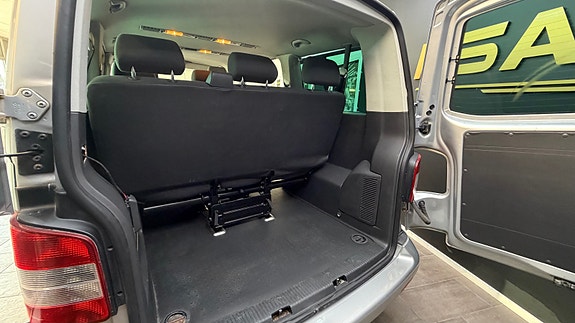 Volkswagen Caravelle 21 of 30