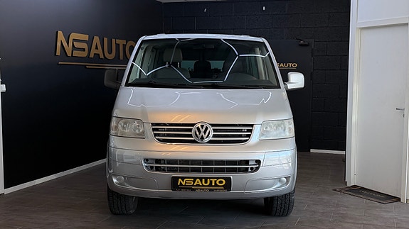 Volkswagen Caravelle 2 of 5