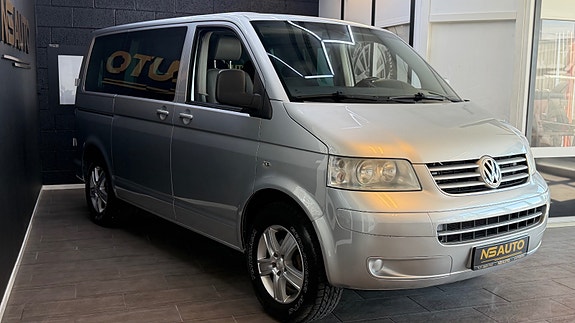 Volkswagen Caravelle 3 of 5