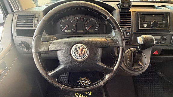 Volkswagen Caravelle 25 of 30