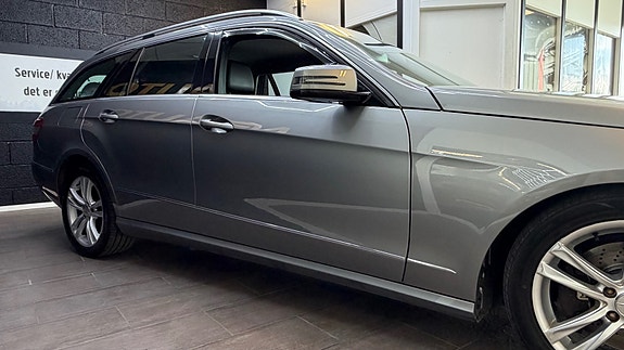 Mercedes-Benz E250 4 of 5