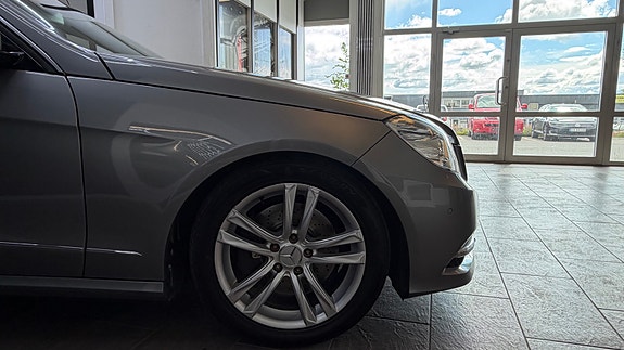 Mercedes-Benz E250 5 of 5