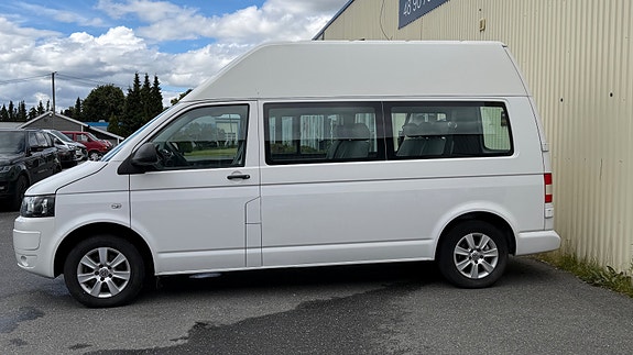 Volkswagen Caravelle 4 of 5