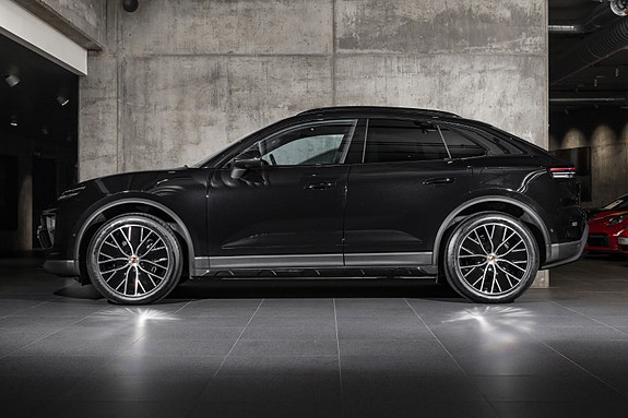 Porsche Macan 2 of 5