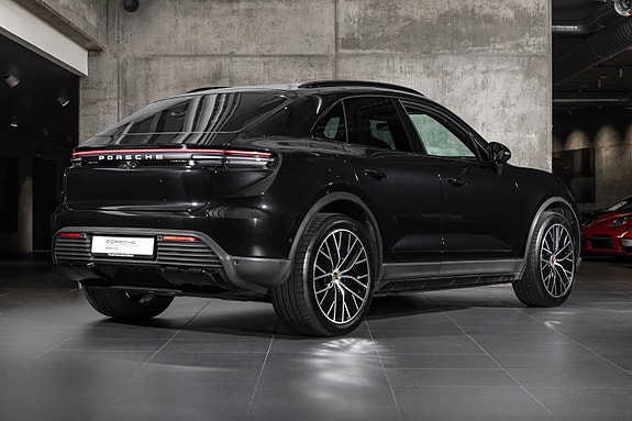Porsche Macan 3 of 5