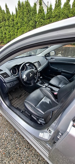 Mitsubishi Lancer 9 of 16