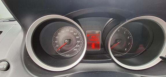 Mitsubishi Lancer 12 of 16